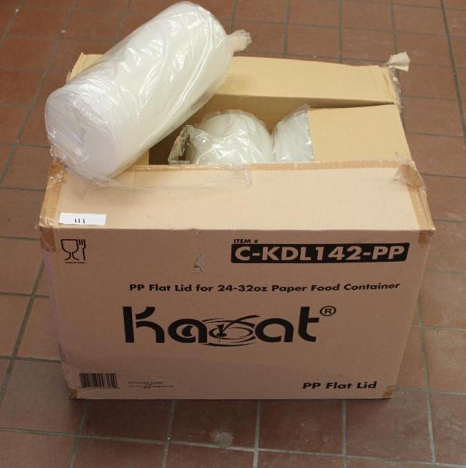 Box of 32oz&nbspflat top&nbspcup lids. PLEA...