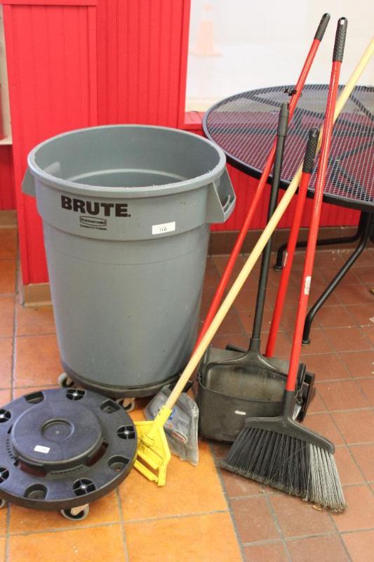 Brute Rubbermaid Commercial Trash Can wextra...