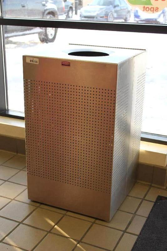 Rubbermaid stainless steel trash can&nbsp30x...