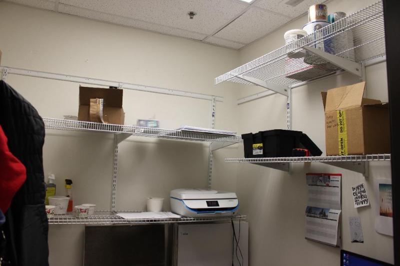 Heavy duty Rubbermaid wall mounted&nbspshelv...