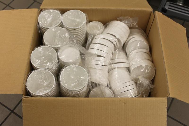 Large Box of Brand New 32oz&nbspPaper Cups a...