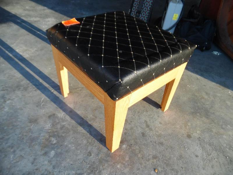 lot 14 image: Foot Stool