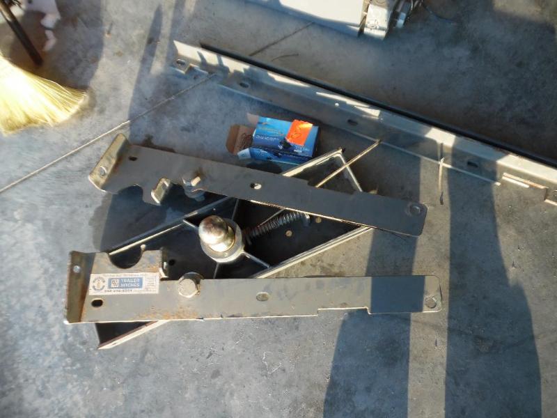 lot 6 image: Gooseneck Hitch