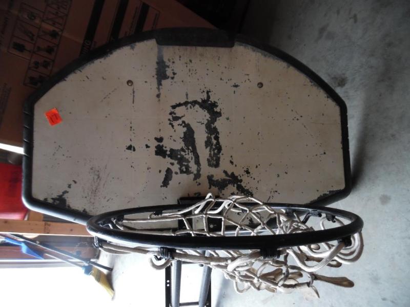 lot 17 image: Basketball hoop
