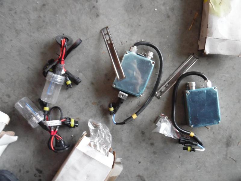 lot 20 image: HDI headlight bulbs and module