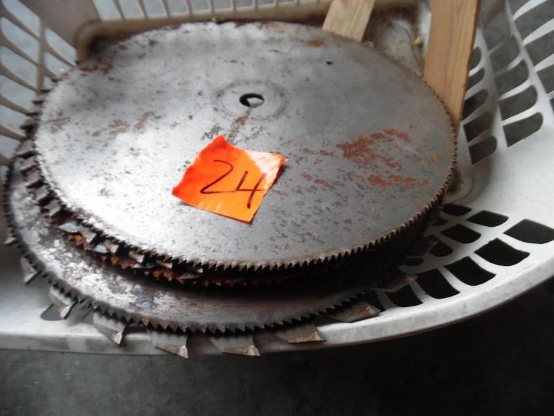 lot 24 image: Misc saw blades