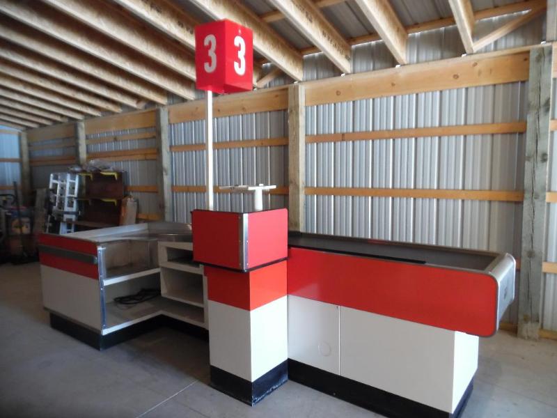 lot 3 image: Supermarket Checkout Counter With Conveyor Belt