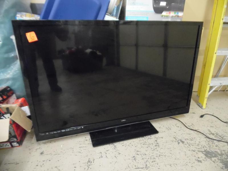 lot 6 image: Visio flat screen TV