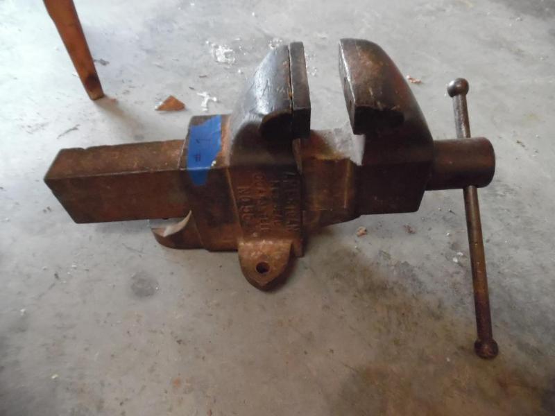 lot 1 image: Vise