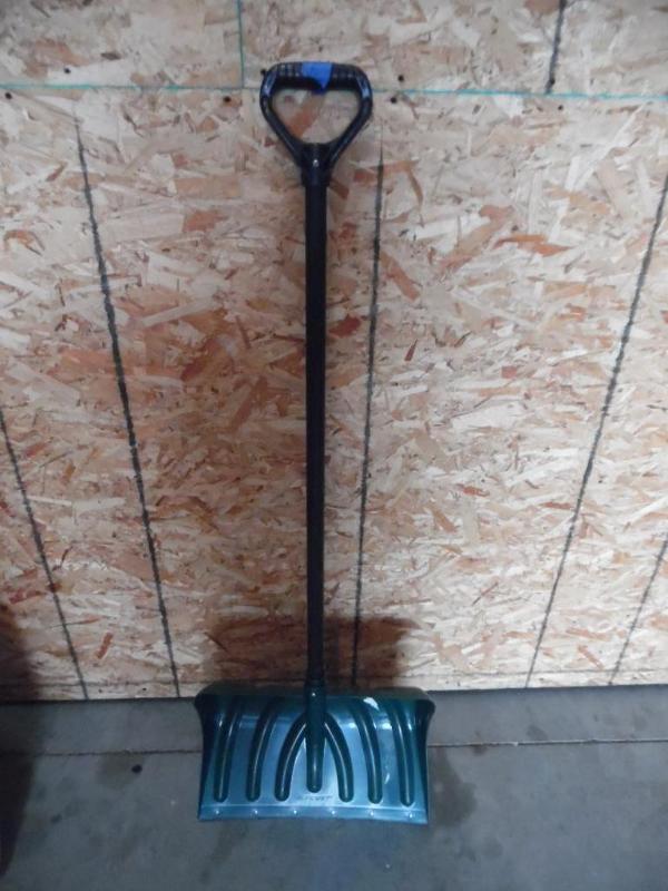 lot 12 image: Snow Shovel