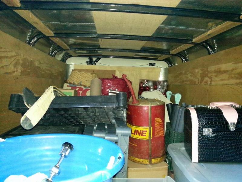 lot 1A image: Trailer full of items