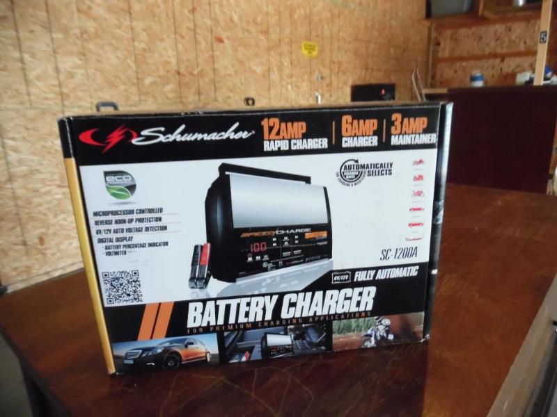 lot 2 image: Battery charger