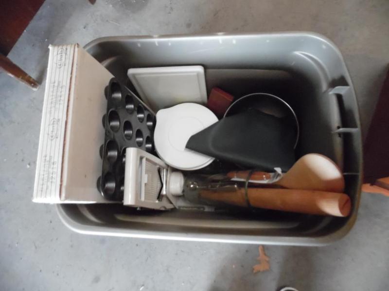 lot 22 image: Baking Items