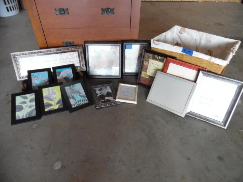 lot 38 image: Picture Frames