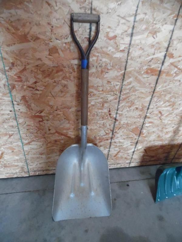 lot 4 image: Shovel