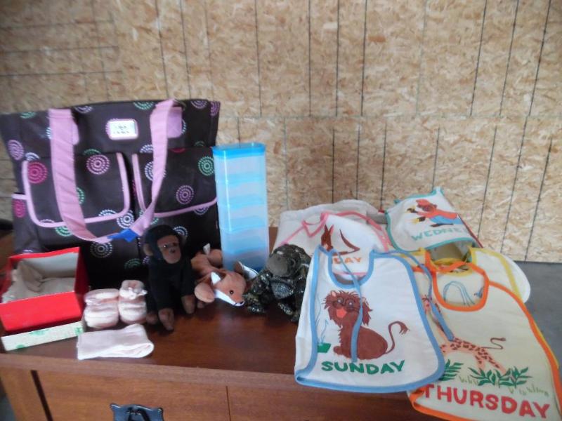 lot 44 image: Baby Items