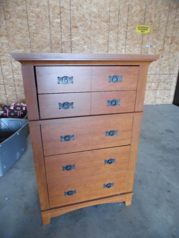 lot 47 image: Dresser