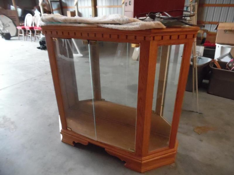 lot 53 image: Curio Cabinet