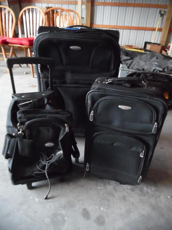 lot 61 image: Luggage