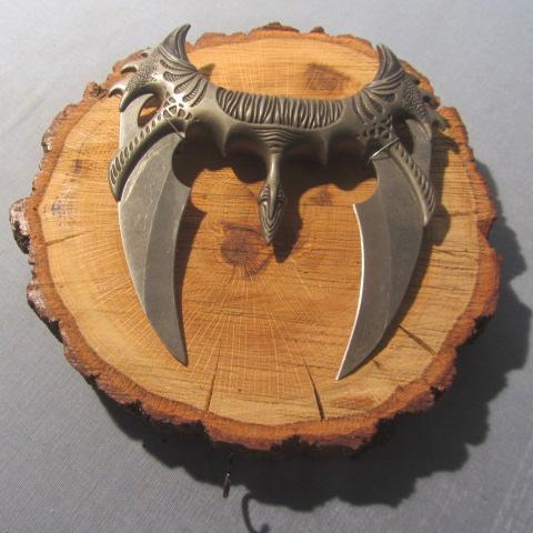 lot 131 image: Double bladed fighting knife