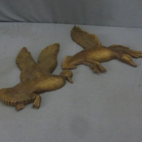 lot 178 image: Grain Belt Flying Ducks