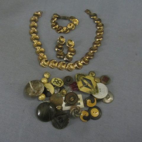 lot 200 image: Vintage Necklace, Buttons