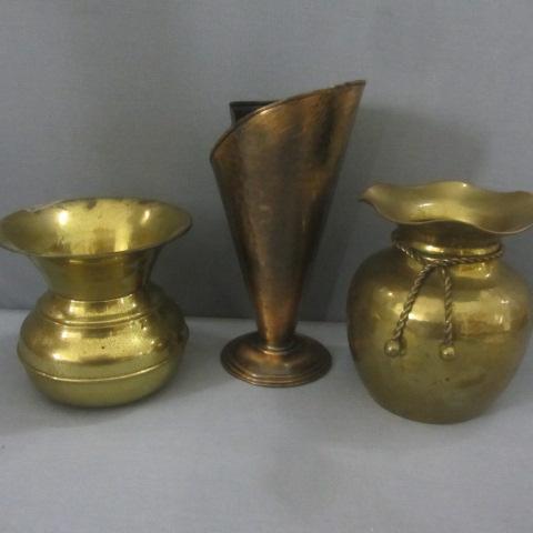 lot 226 image: Brass Spittoons, Copper Vase