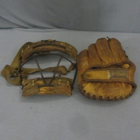 lot 258 image: Baseball Mask & Mitt