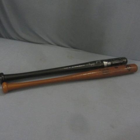 lot 259 image: MN Twins Baseball Bats