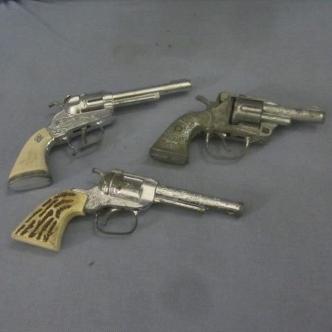 lot 322 image: Vintage Toy Cap Guns