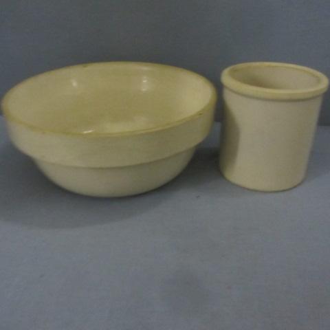 lot 88 image: Stoneware Mixing Bowl