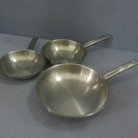 lot 98 image: Gordon Ramsey Cookware