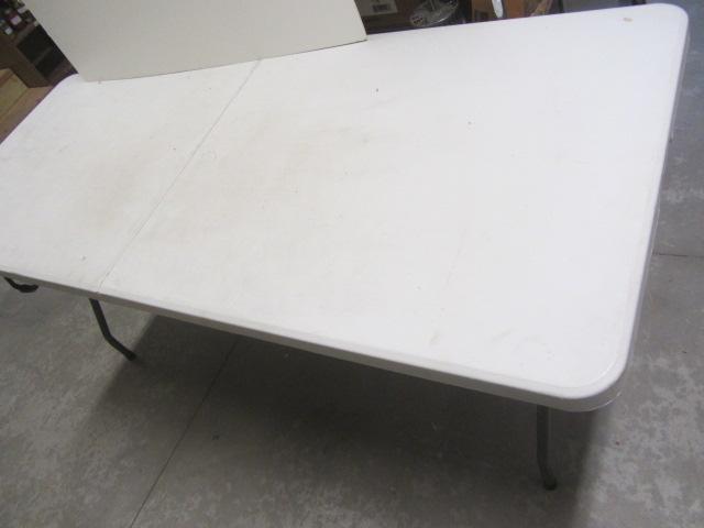lot 18 image: Poly Folding Tables