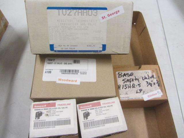 lot 195 image: Gas & Oil Valves
