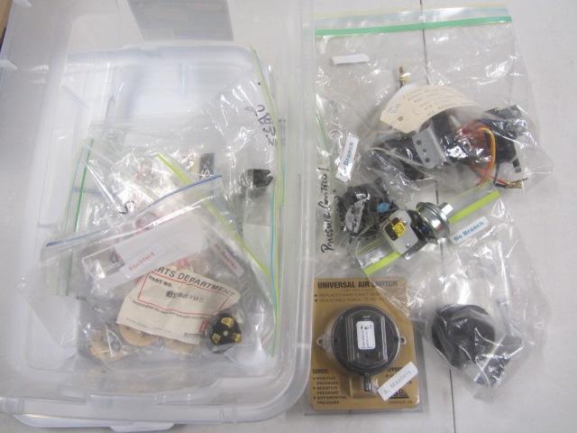 lot 267 image: Switches, Links