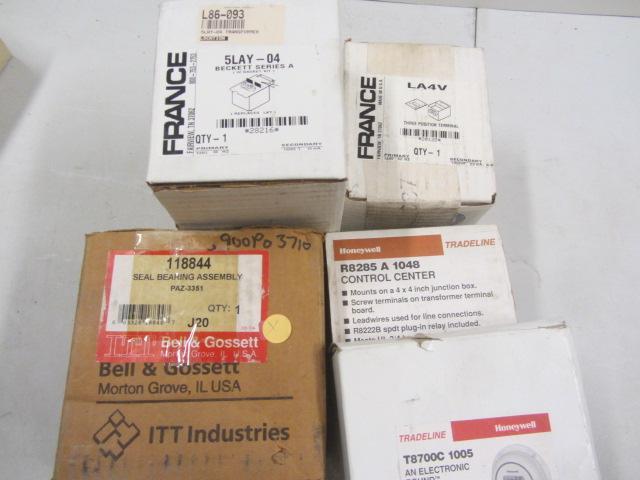 lot 294 image: Transformers, Thermostats