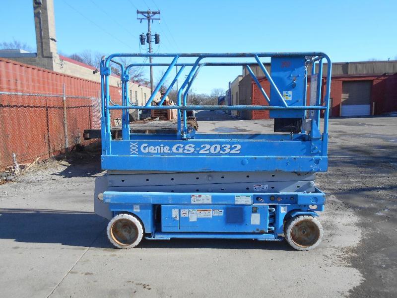 lot 2 image: Genie GS-2032 Scissorlift
