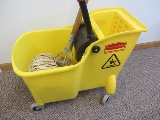 Rubbermaid Mop Bucket & Mop