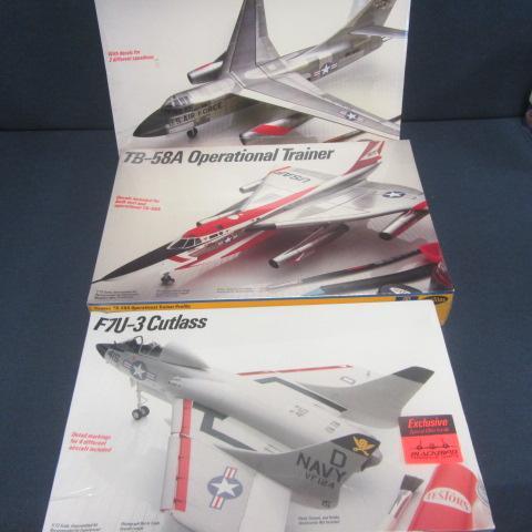 lot 103 image: Vintage Plastic Airplane Kits