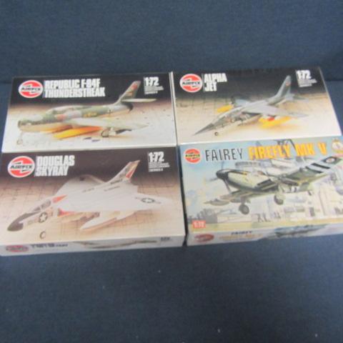 lot 104 image: Vintage Plastic Airplane Kits