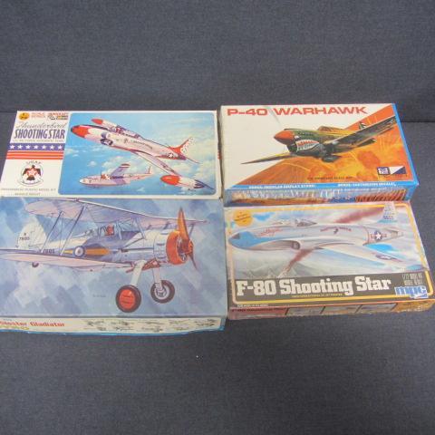lot 105 image: Vintage Plastic Airplane Kits