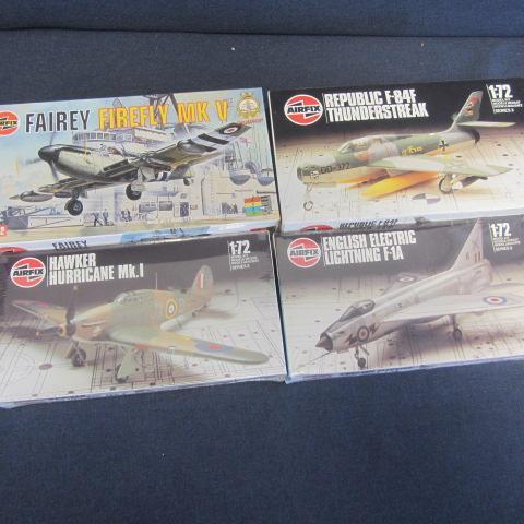 lot 106 image: Vintage Plastic Airplane Kits