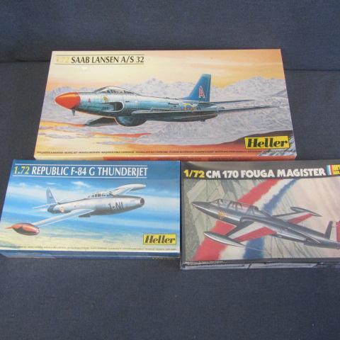 lot 111 image: Vintage Plastic Airplane Kits