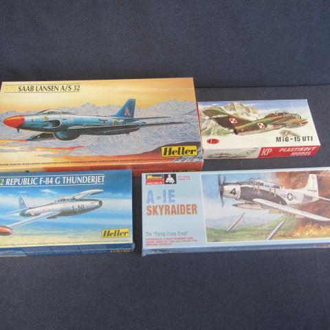 lot 115 image: Vintage Plastic Airplane Kits
