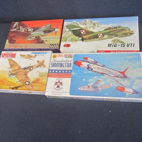 lot 119 image: Vintage Plastic Airplane Kits