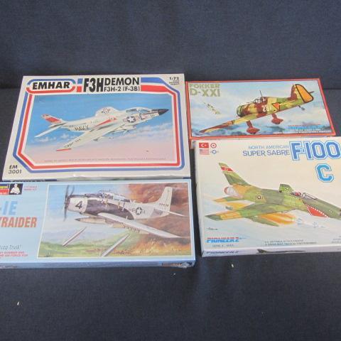 lot 120 image: Vintage Plastic Airplane Kits