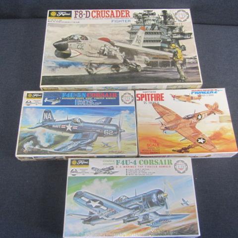 lot 121 image: Vintage Plastic Airplane Kits