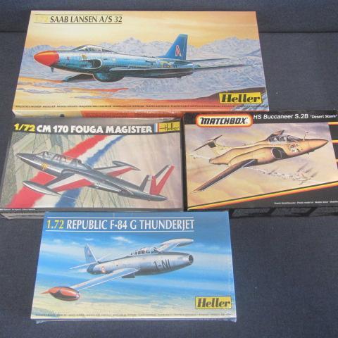 lot 125 image: Vintage Plastic Airplane Kits