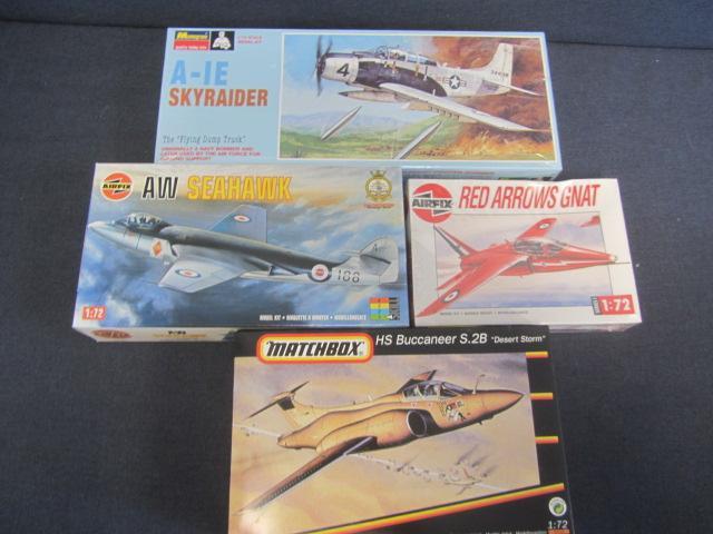 lot 137 image: Vintage Plastic Airplane Kits