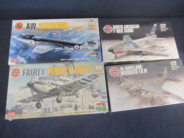 lot 140 image: Vintage Plastic Airplane Kits
